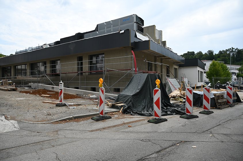 Na fotografiji je nastajajoč center rehabilitacije