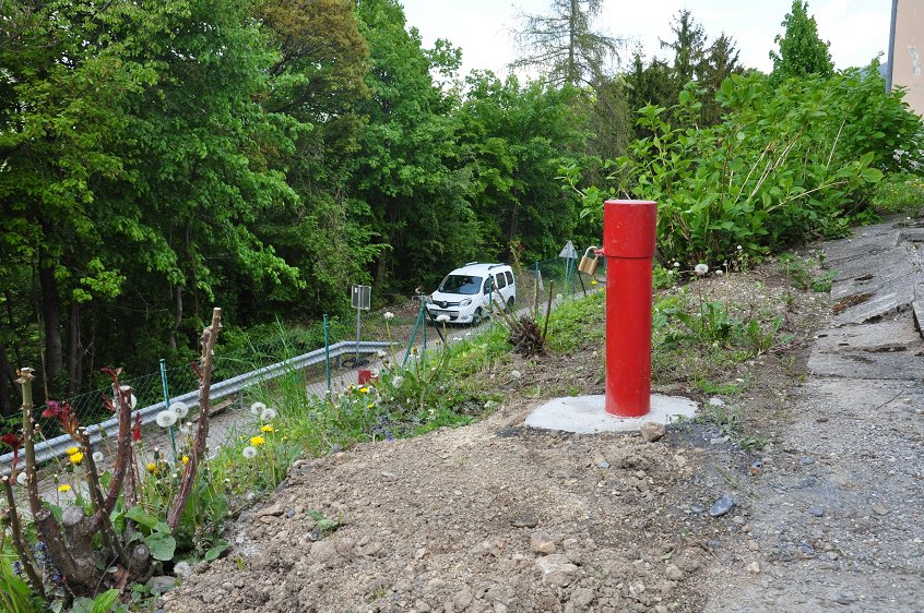 Ena izmed vrtin v neposredni bližini cerkve