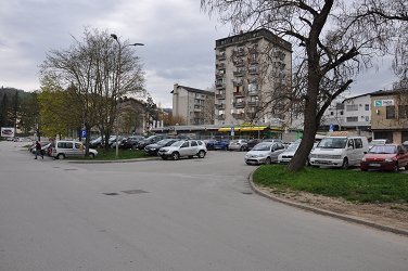 Parkirišče na Kvedrovi v Sevnici pred prenovo 