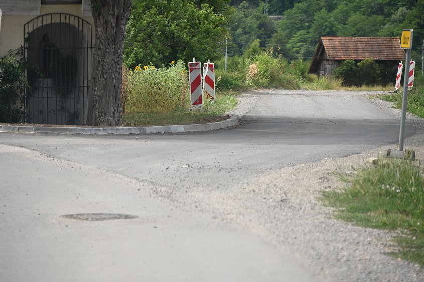 Fotografija nove dostopne ceste v Loki, po kateri poteka tudi obvoz