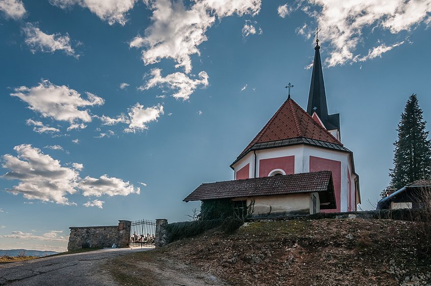 Poslovilna vežica na Velikem Cirniku pred novo ureditvijo.