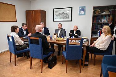 Minister Props s sodelavko, poslanec Državnega zbora RS Jernej Žnidaršič, načelnik Franc Judež, župan Srečko Ocvirk in župan Jože Kapler