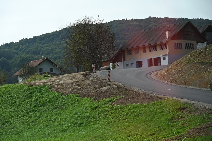 Razširitev cestišča po odstranitvi dotrajanega stanovanjskega objekta
