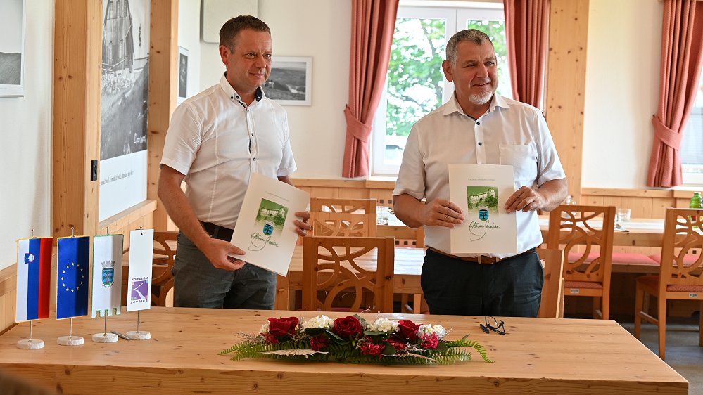 Podpis pogodbe Po jurkovih poteh