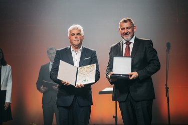Srebrna plaketa Občine Sevnica_Mirko Hribar.jpg