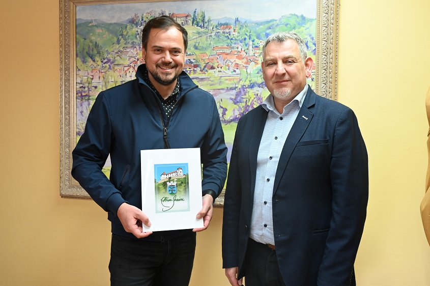 Direktor podjetja Lesing d. o. o. Andraž Hribar in župan Srečko Ocvirk